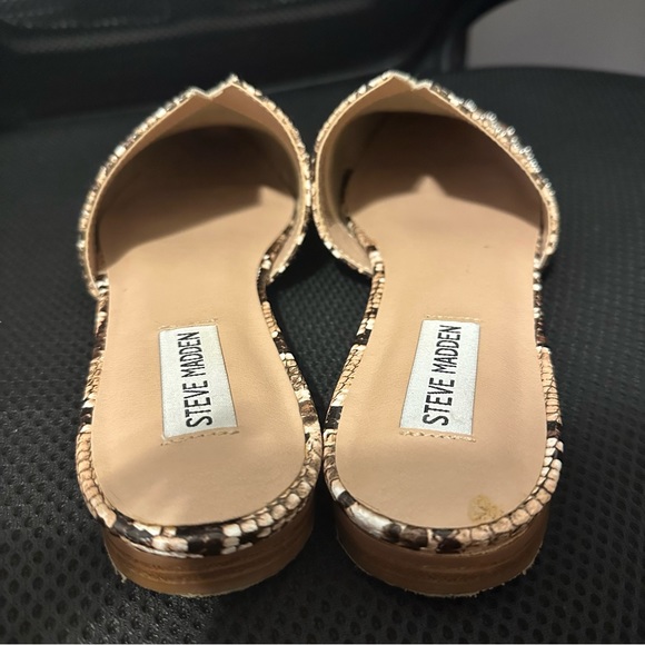Steve Madden Snake Slide On Flats, Size 9.5 Womens - Picture 4 of 5